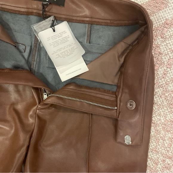 7 for all mankind 
Xs
Faux leather brown - Picture 4 of 5